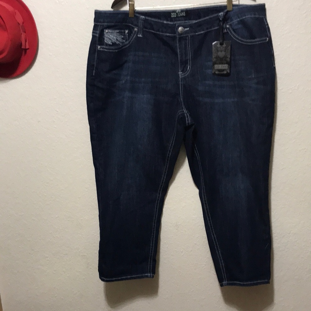 ZCO Women's Plus-Size Embellished Dark Wash Crop Jeans. NWT. Size 24.